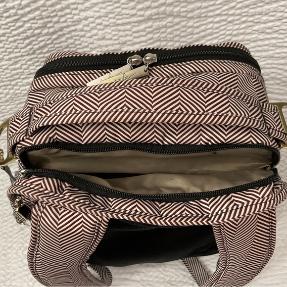 JuJuBe Be Right Back Chevron Patterned Queen of the Nile Diaper Bag Backpack - Picture 14 of 16